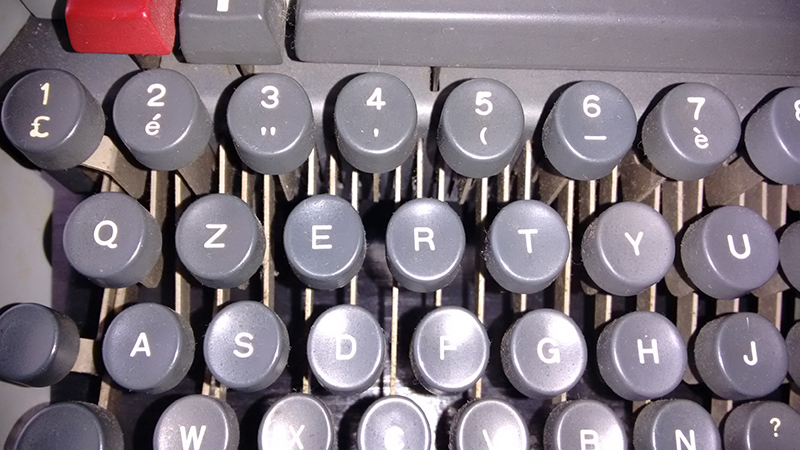 Olivetti 82 qzerty